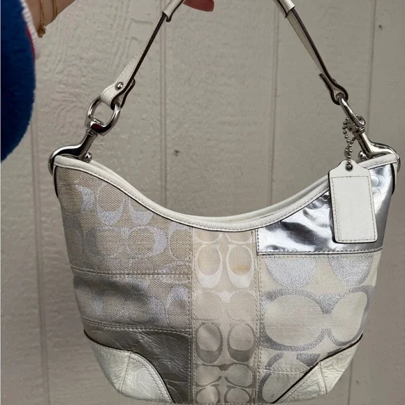 Y2K Coach Metallic Silver and withe Shoulder Bag 13495 - Picture 3 of 9